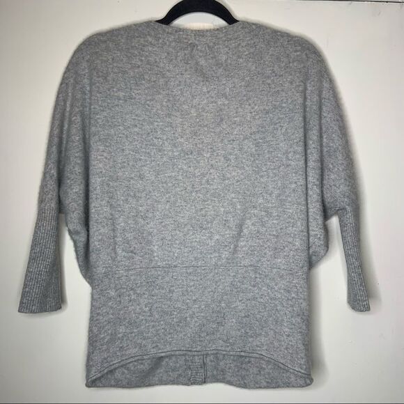 Sz Medium LAMade 100% Cashere Grey Sweater with brown buttons - Picture 5 of 10